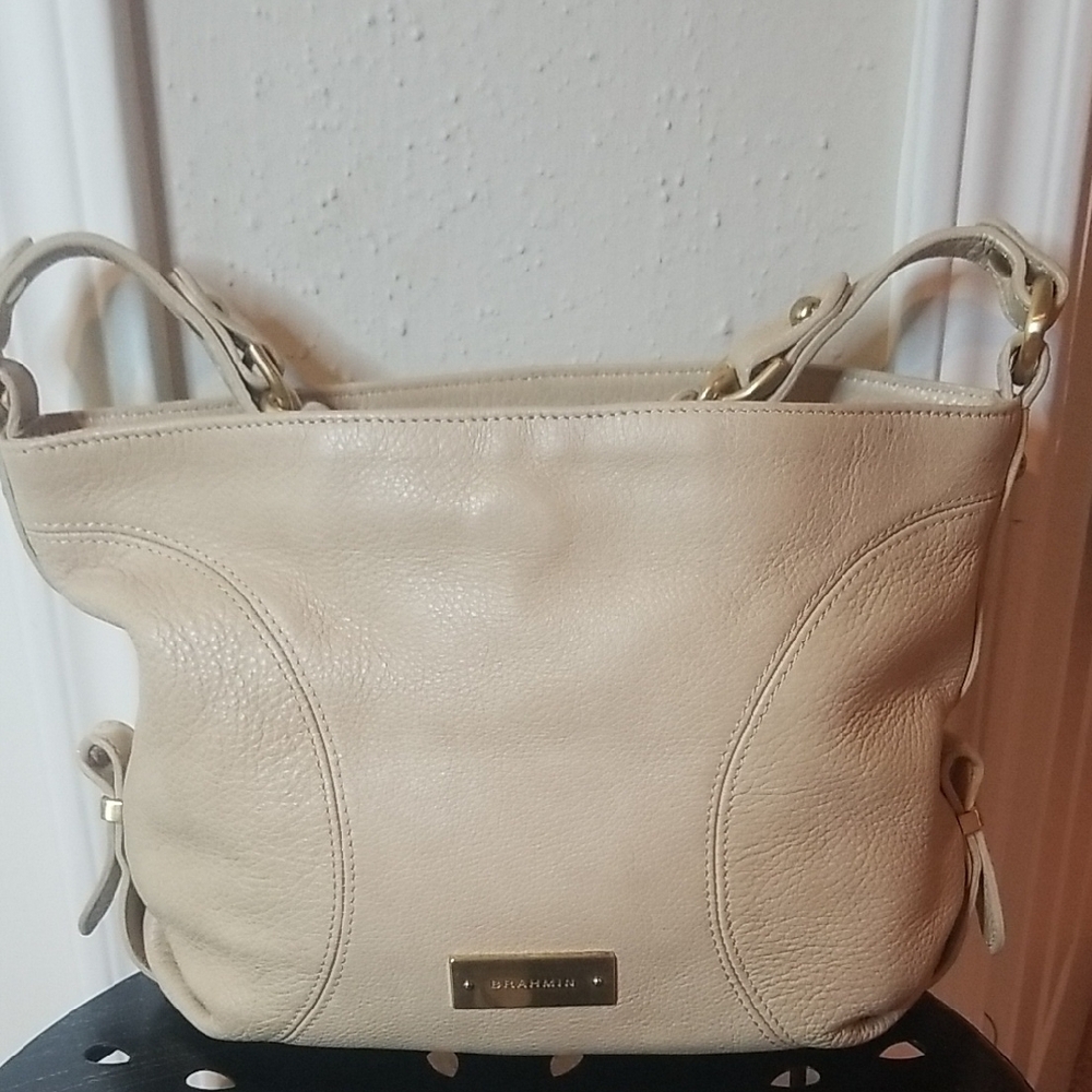 Brahmin Cream Shoulder Bag with Elegant Design